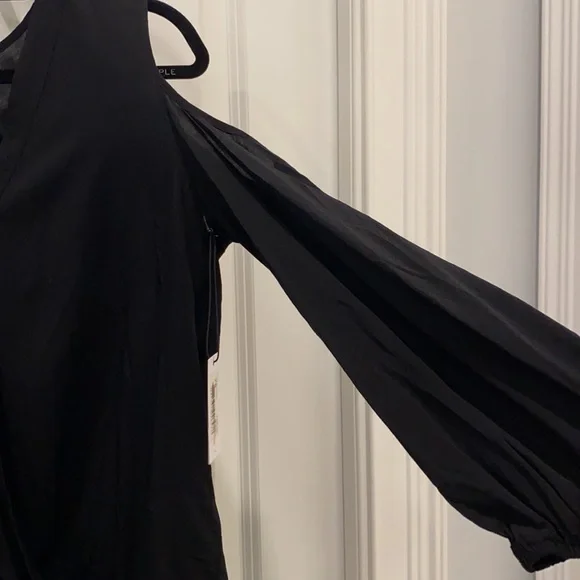 Velvet by graham and Spencer black blouse- cut out shoulder - Picture 4 of 5